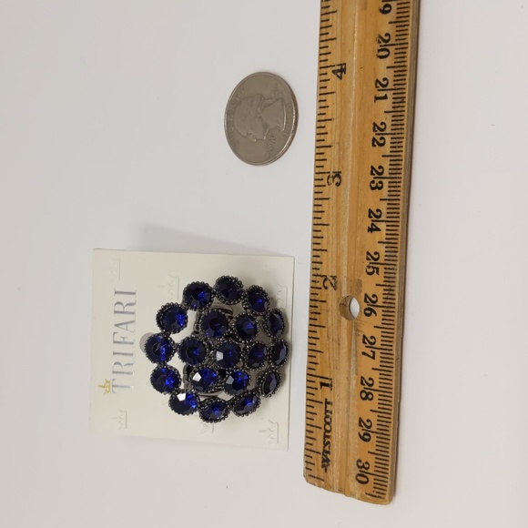 Trifari Rhinestone Stretch Ring Blue Gunmetal Gray NEW - Picture 7 of 7